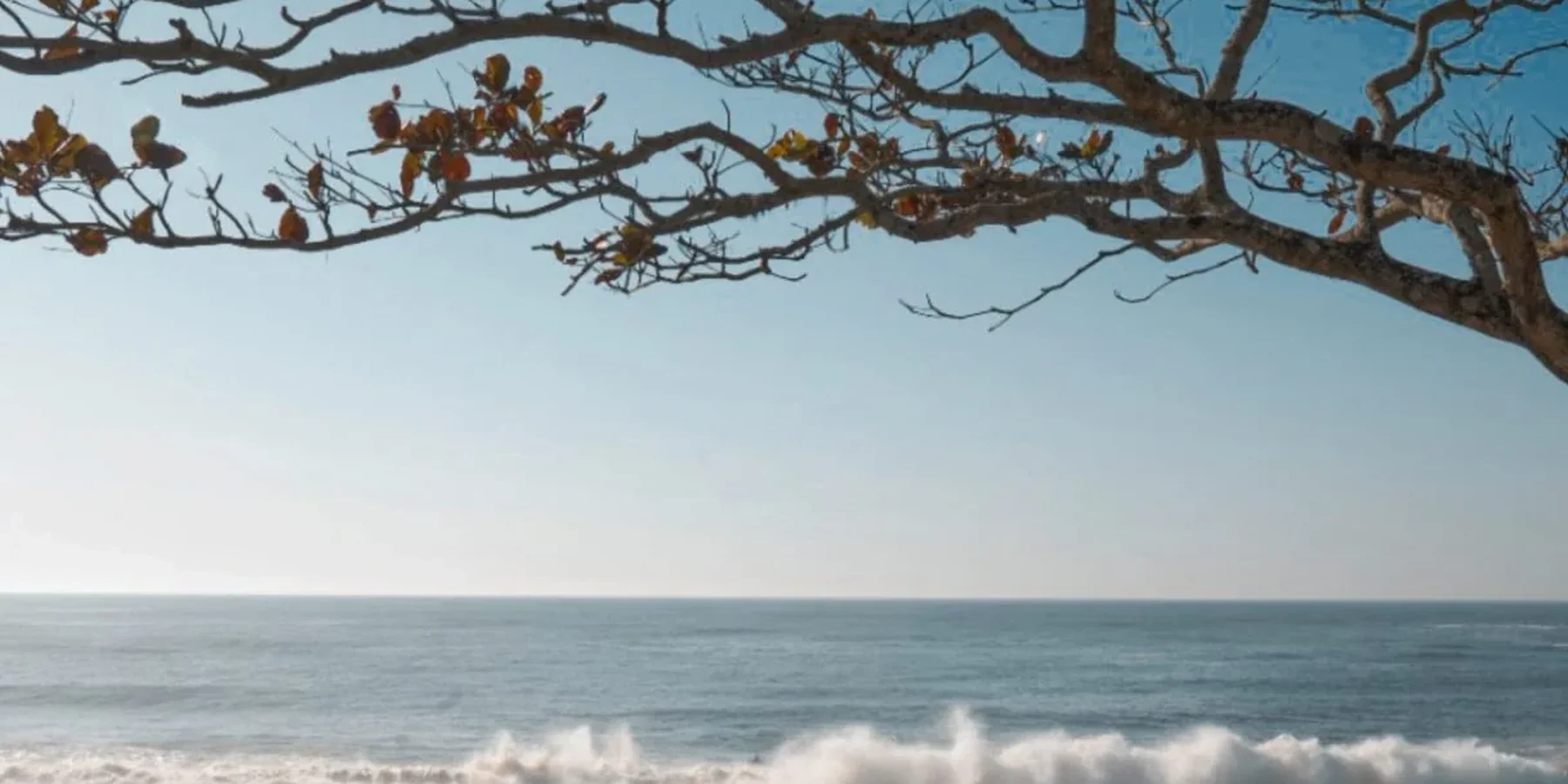 A Praia do Estaleirinho, vista do Lido.